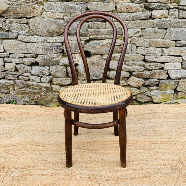 Chaise de bistrot cannée