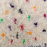 Tapis de chambre berbère pois coloré
