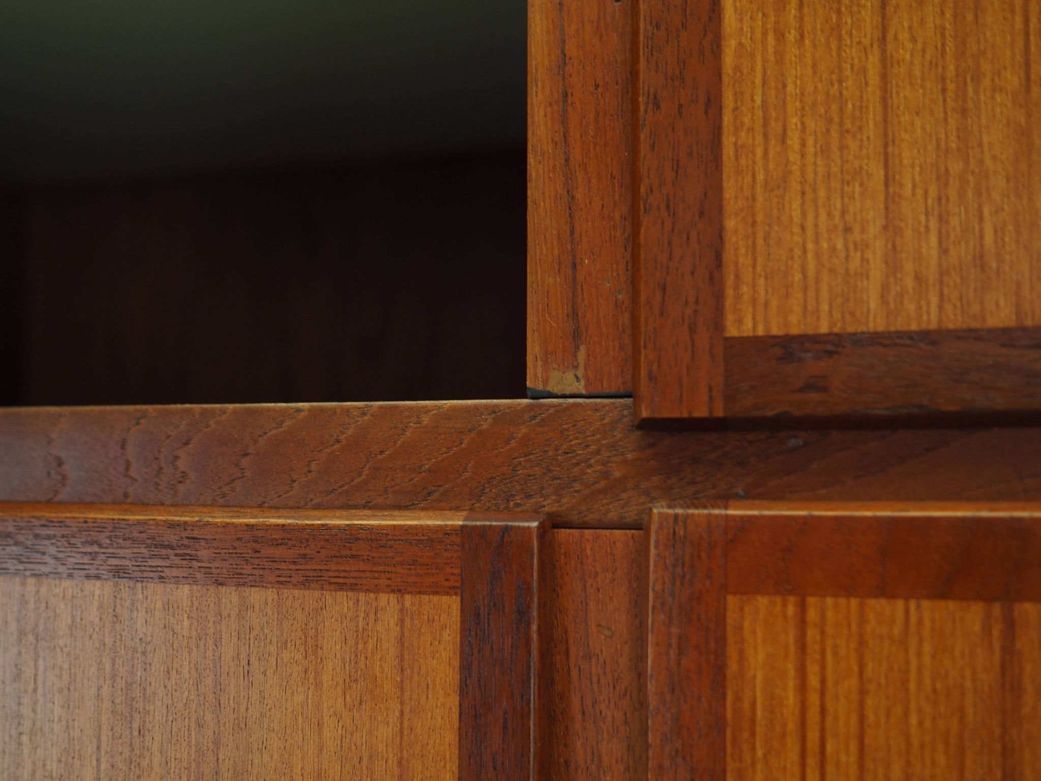 Armoire en teck, design danois, années 1970, fabricant : Omann Jun