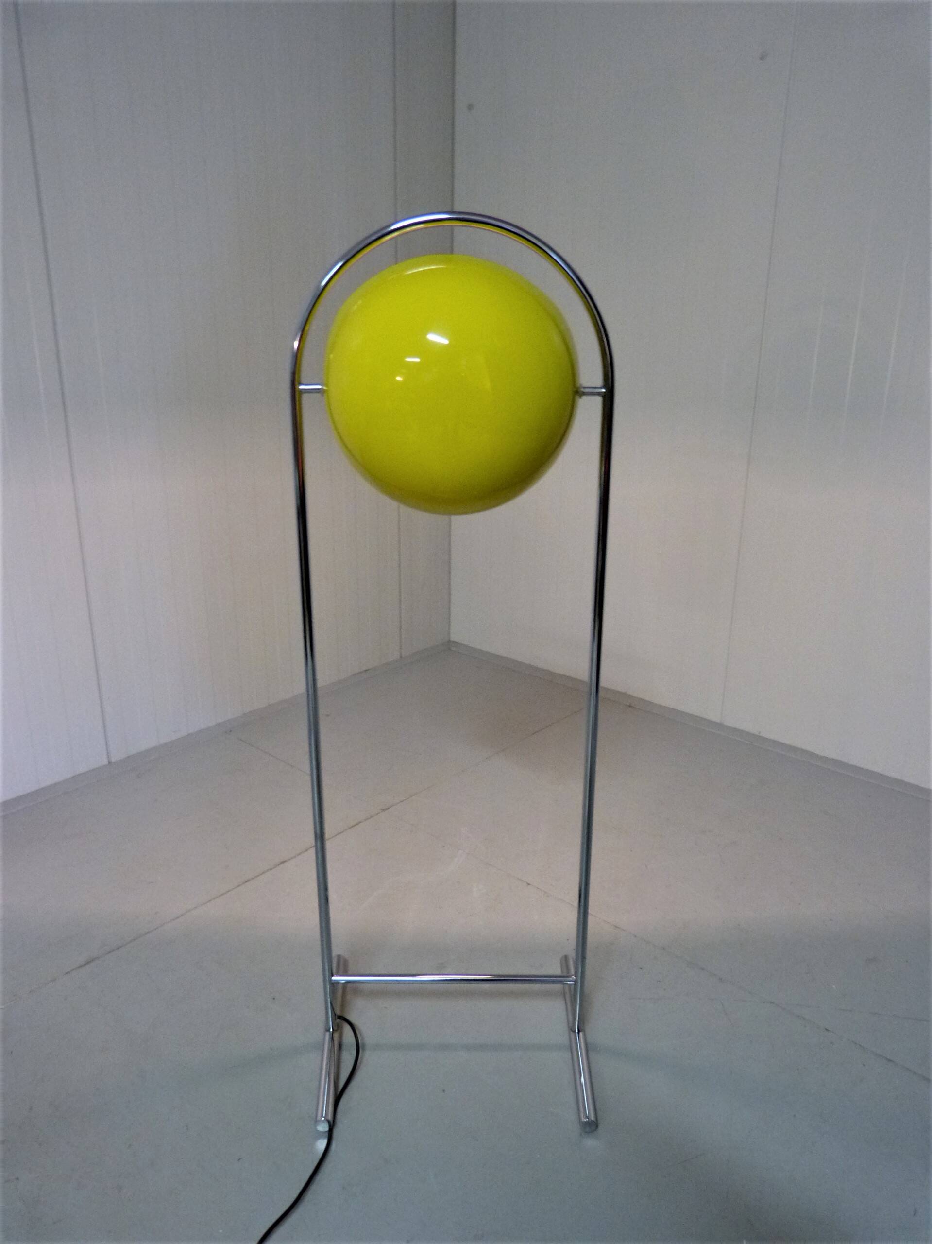 Cosack yellow flowerpot floor lamp 1960-70’s