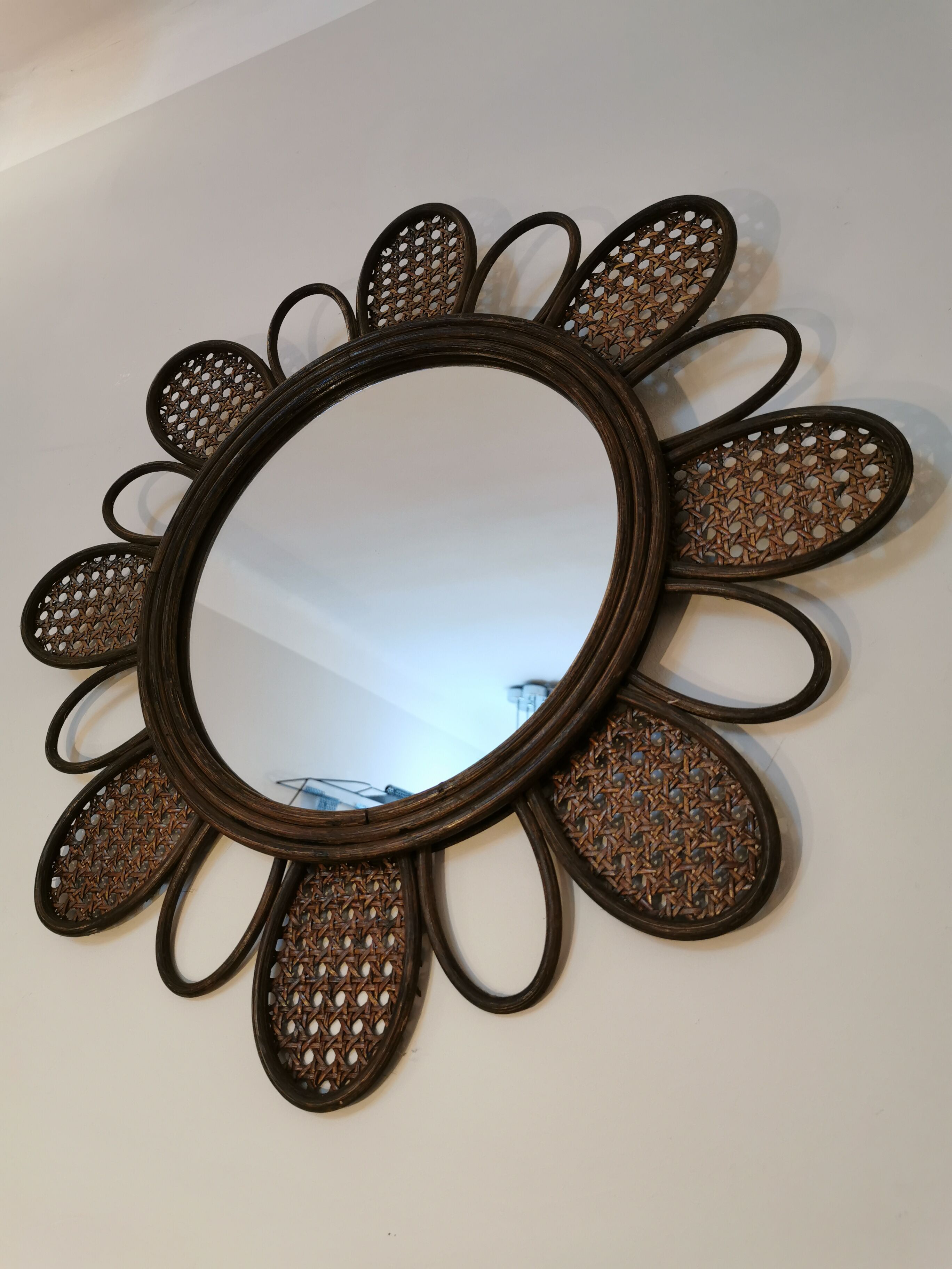 Vintage flower mirror in rattan and cannage 60s/70s