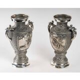 Paire de vases en métal argenté, asie