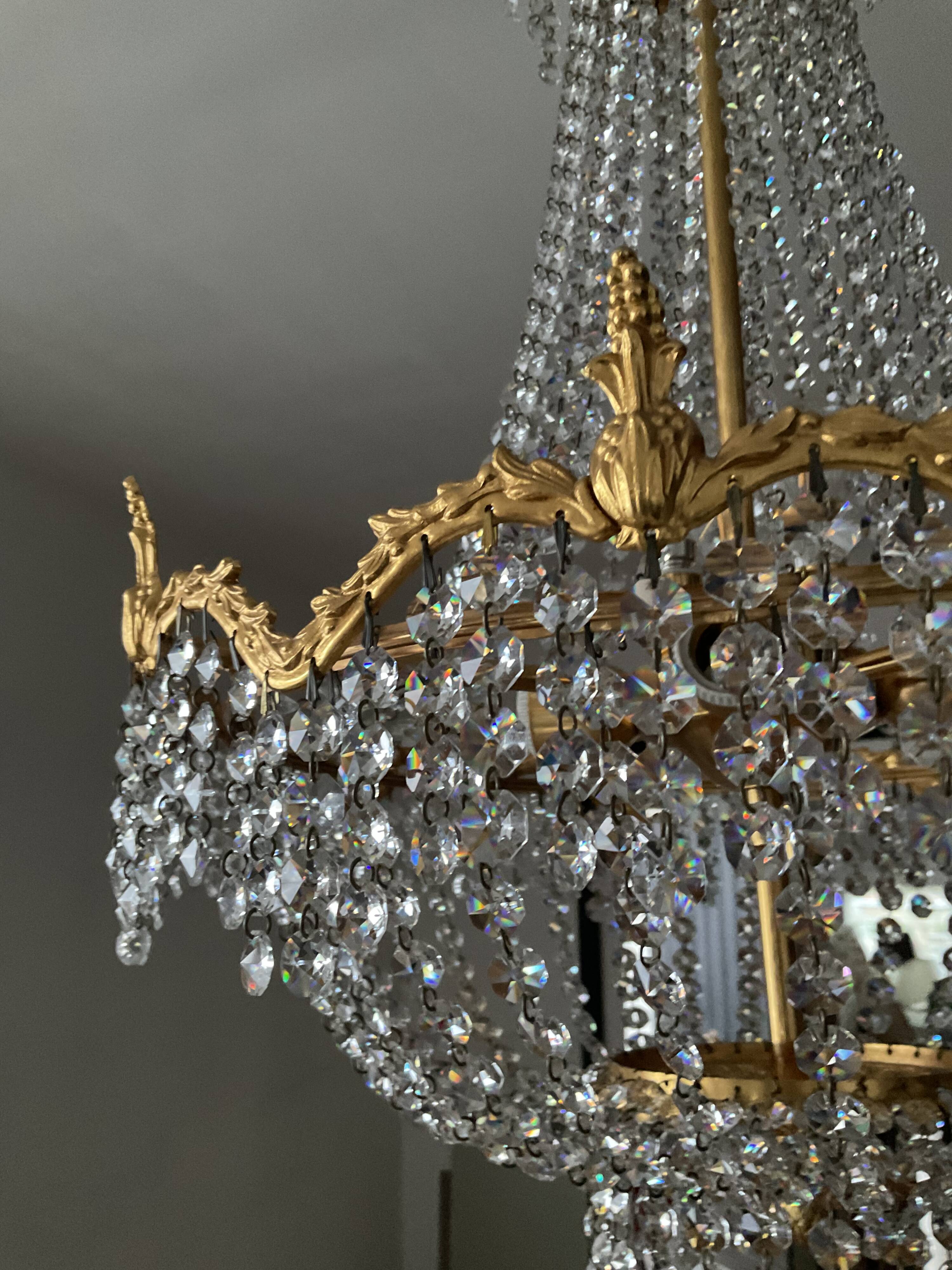 Balloon chandelier in bronze and crystal pendants