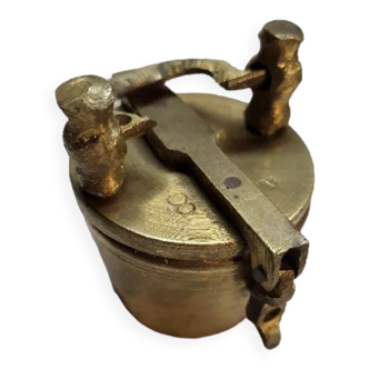 Charlemagne's bucket weight