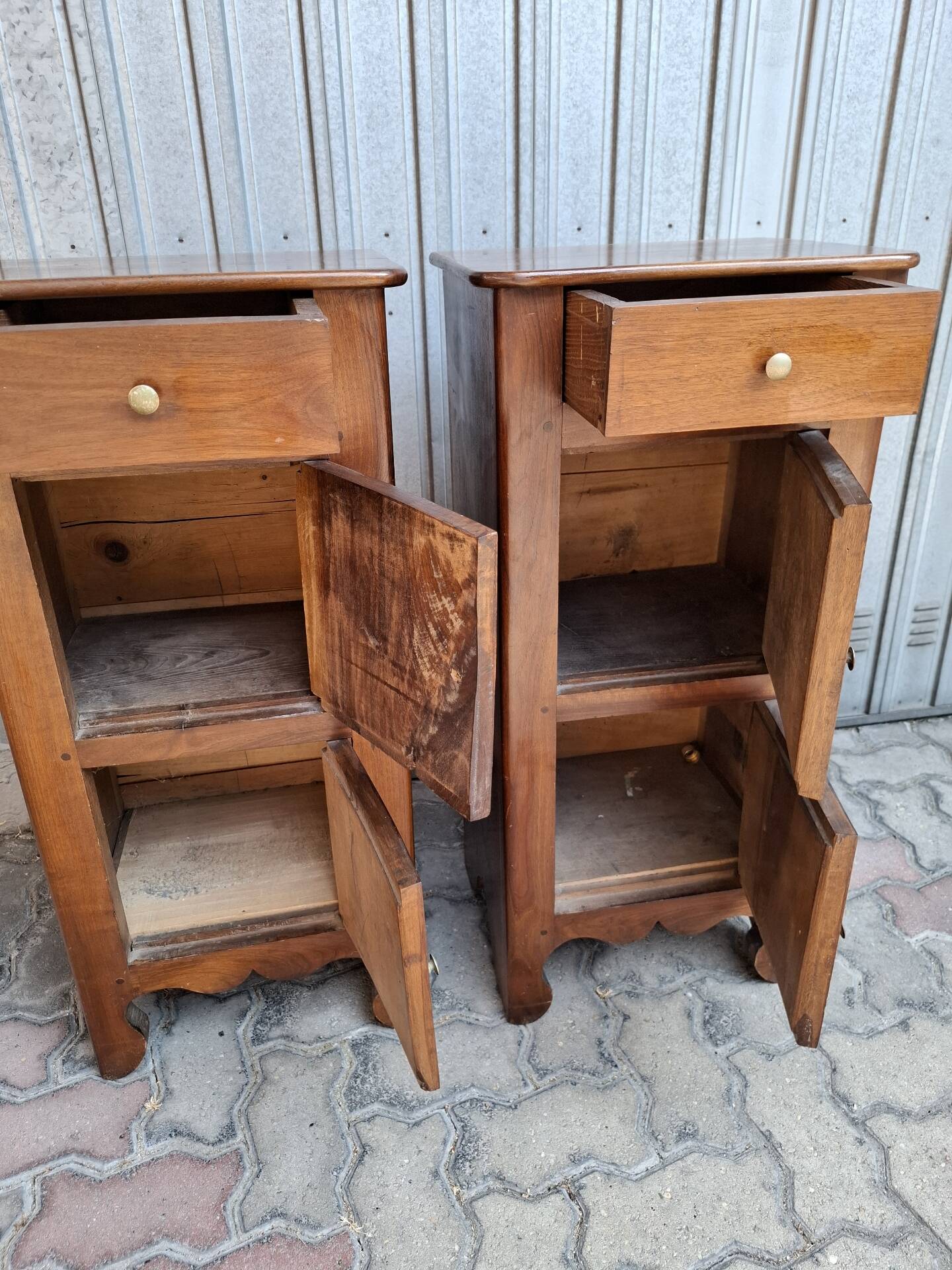 Pair of bedside commodes in walnut. Italy circa 1700s