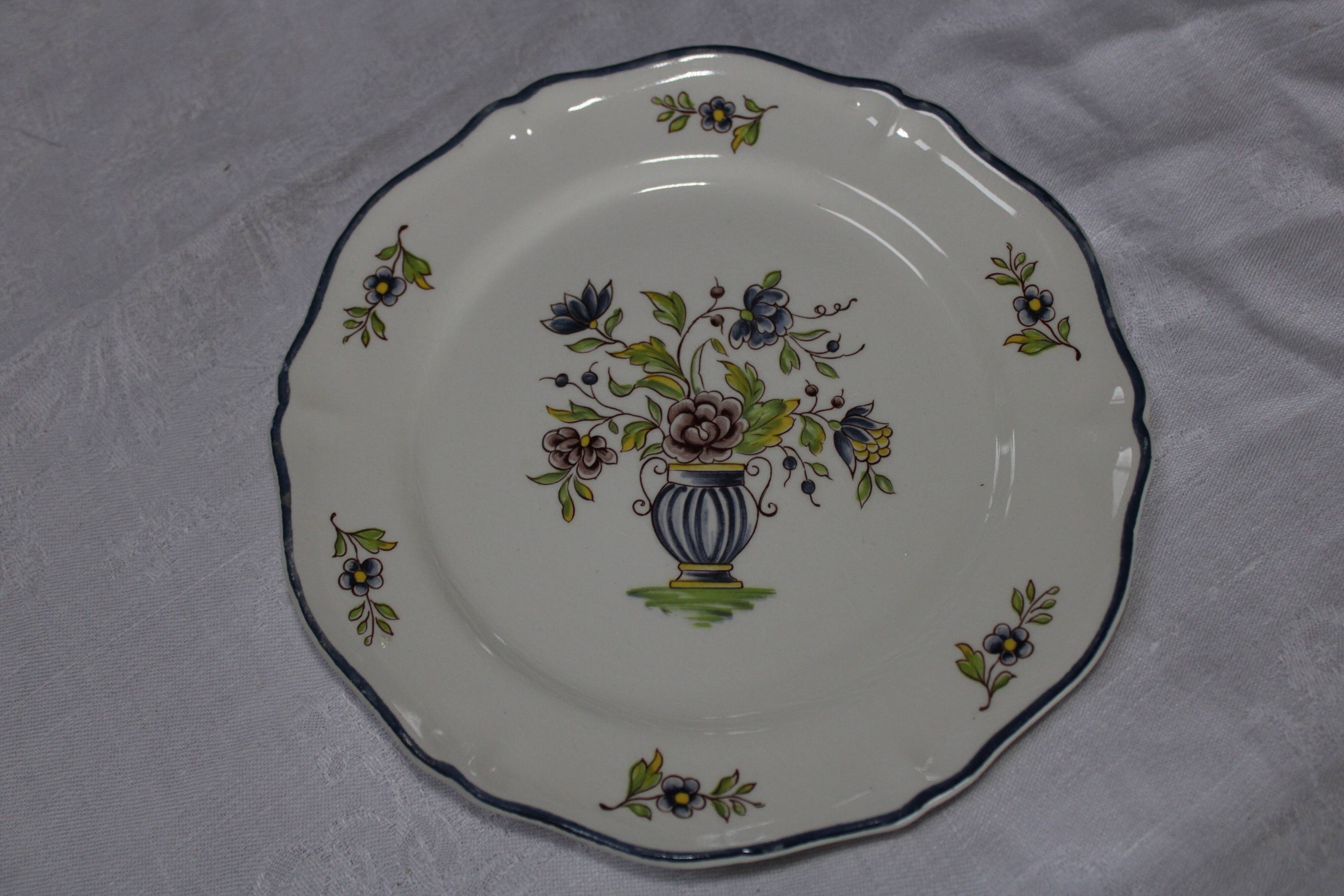 Service at Dessert Saint-Amand Vieux Delft