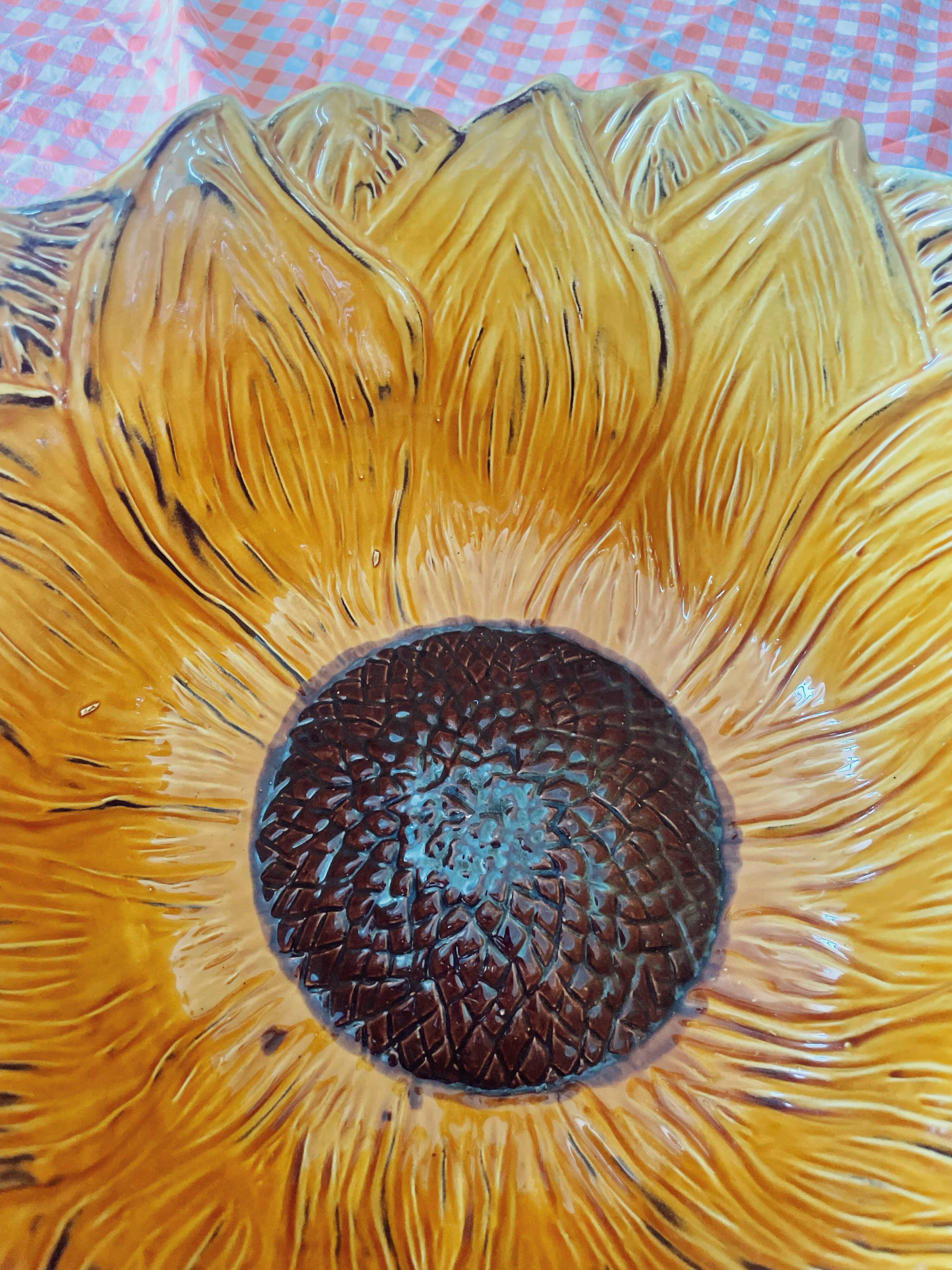 Sunflower bowl in slip
