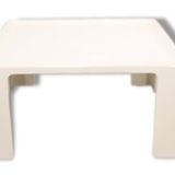 Coffee table in glass fiber