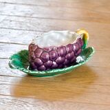 Saucière XIXe en barbotine de Sarreguemines, trompe-l'oeil raisin