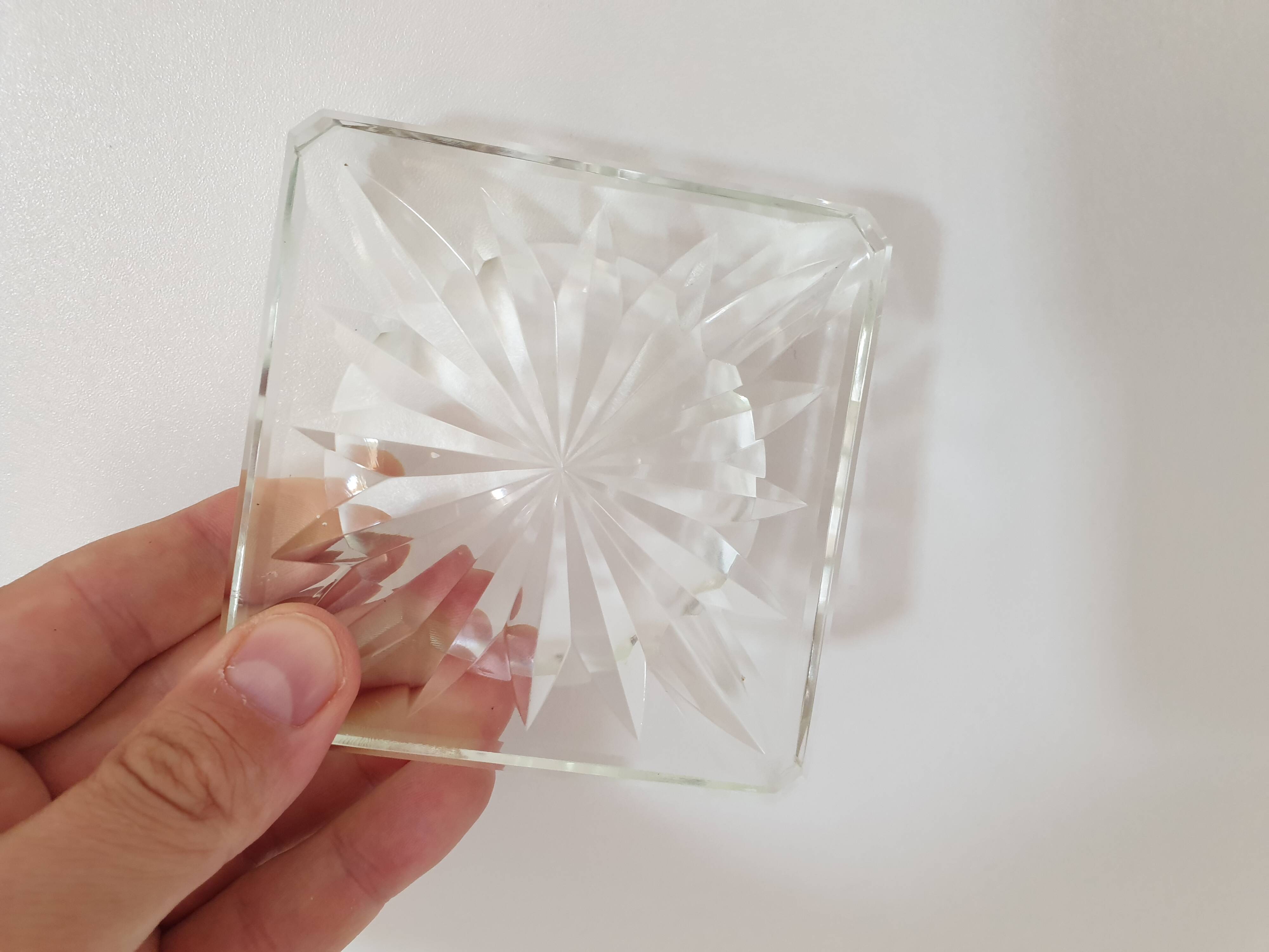 Cendrier carré plat motifs géométriques design en verre de cristal - Vintage