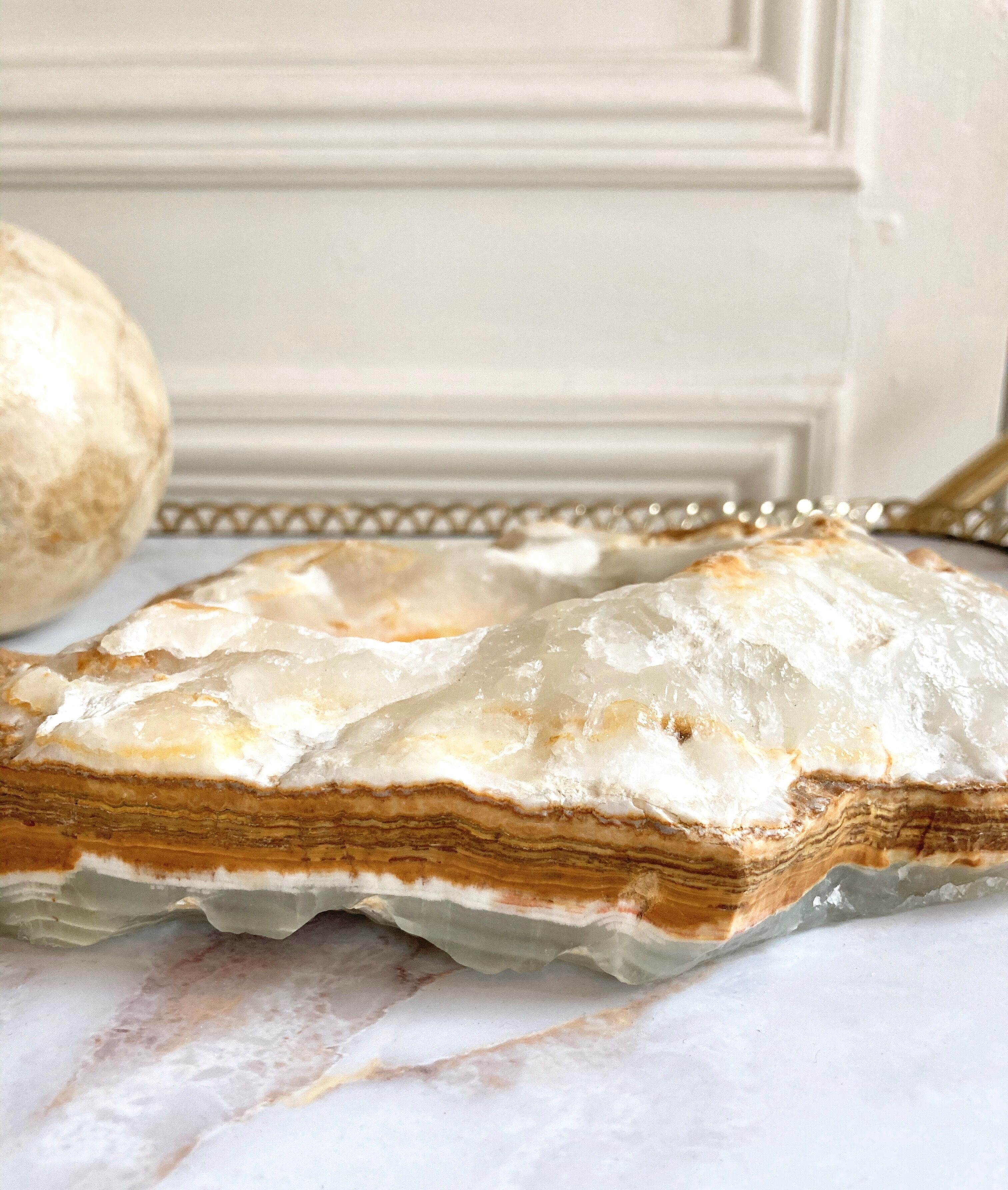 Xxl ashtray in alabaster