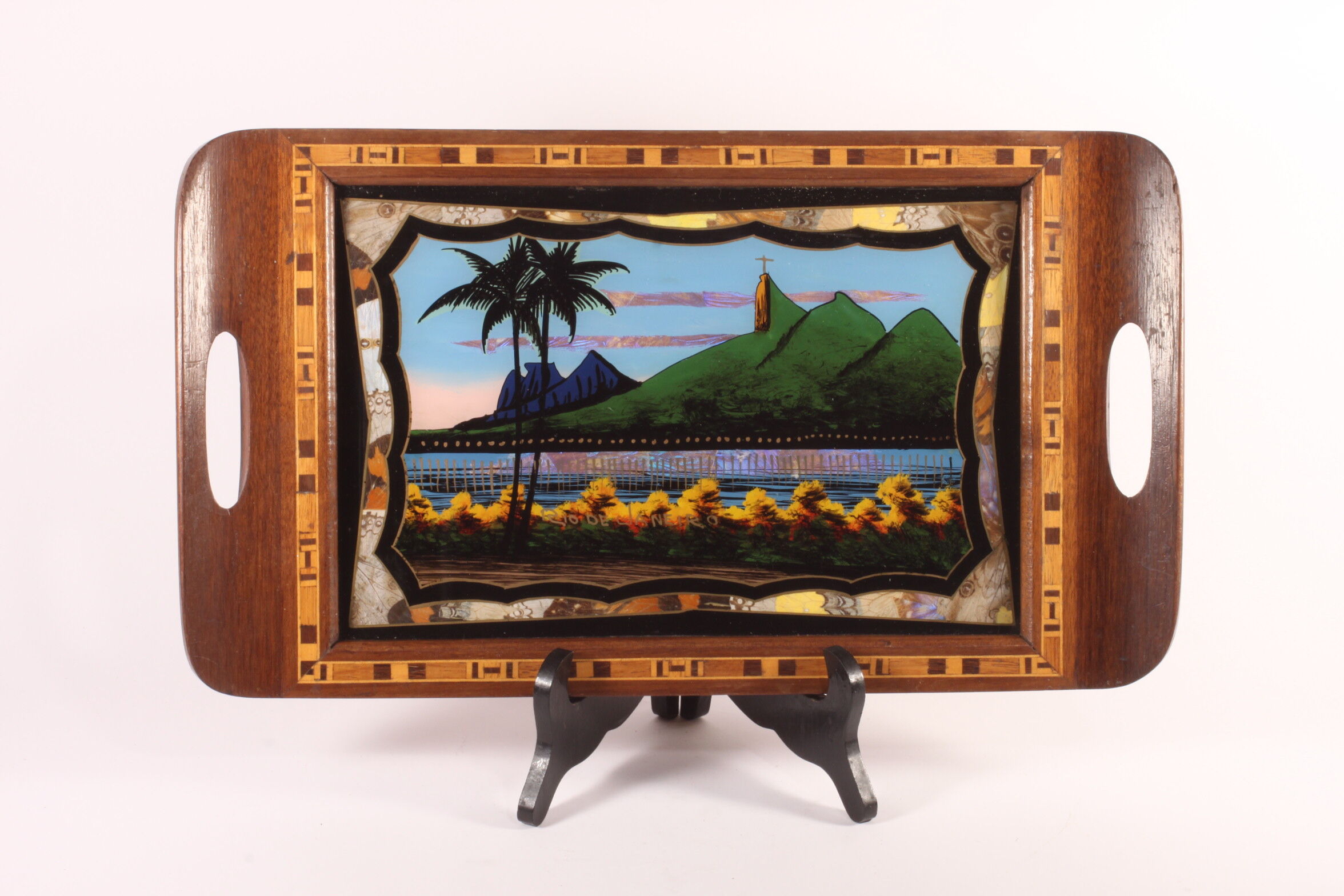 Plateau de service en marqueterie en bois incrusté de papillon, Rio de Janeiro années 1930.