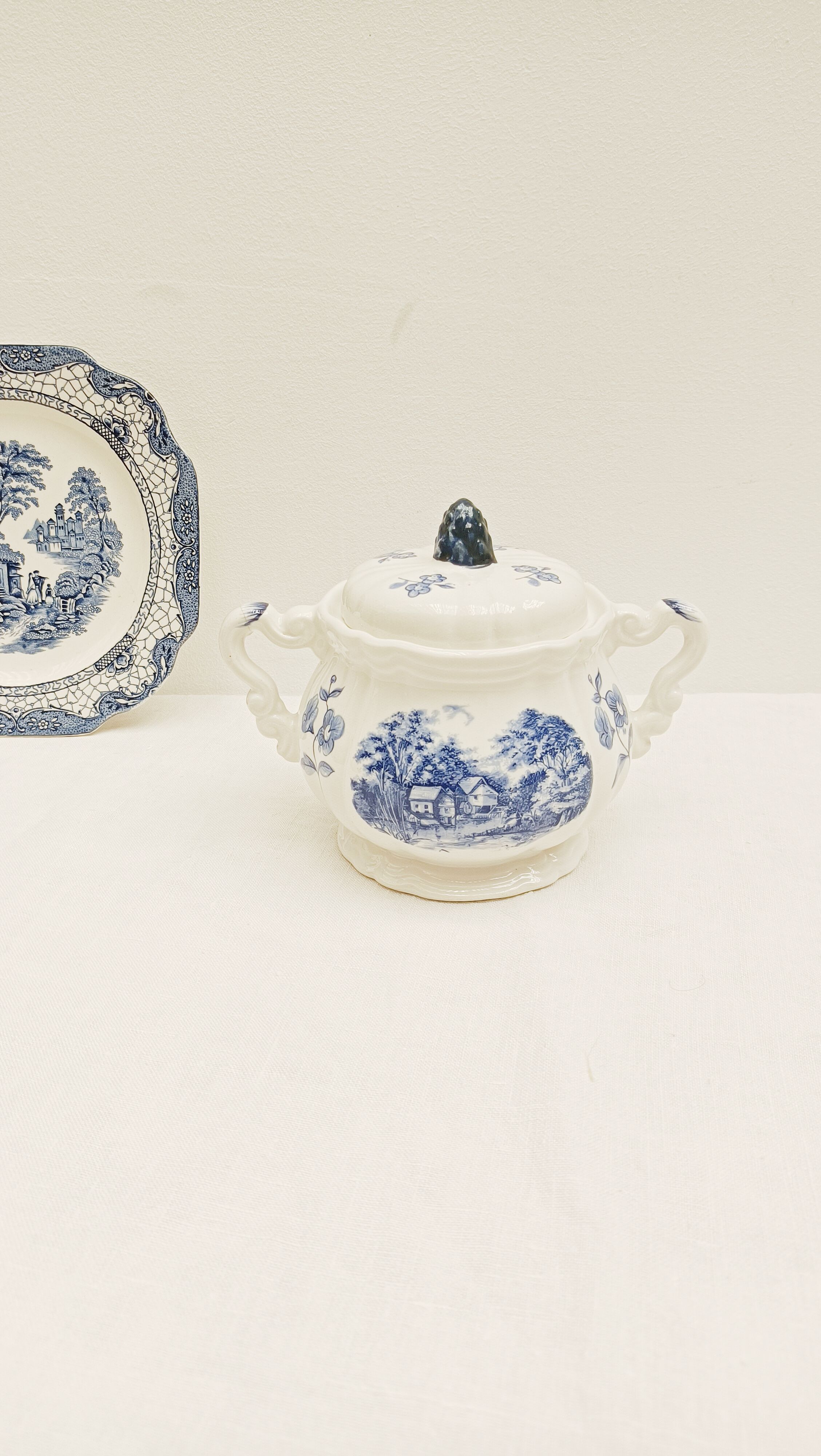 Sarreguemines Romantic Sugar Bowl