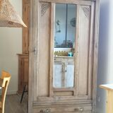 Armoire parisienne décapée, bois brut