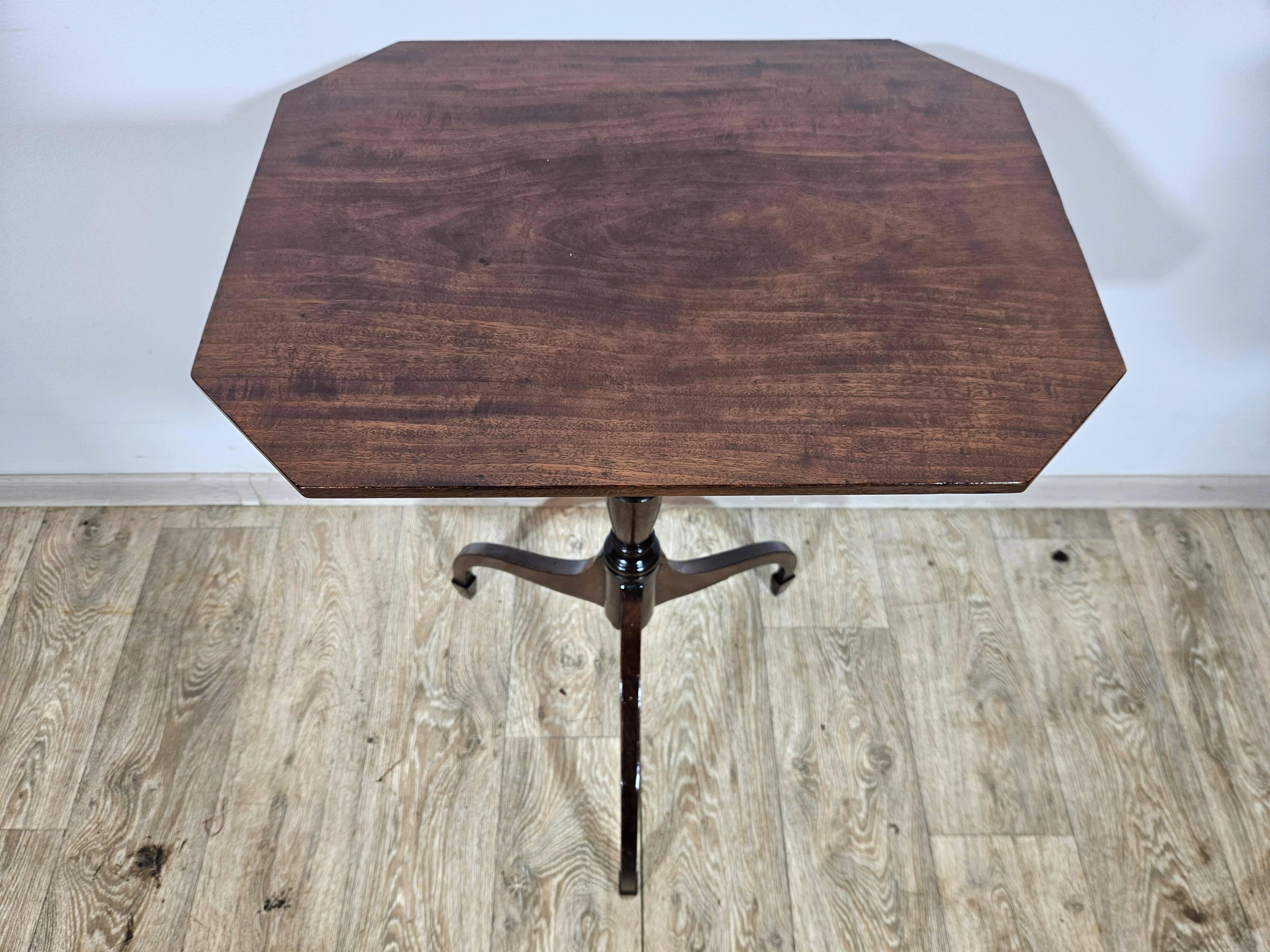 Antique Mahogany Side Table Octagonal Tripod Classic, 19th century