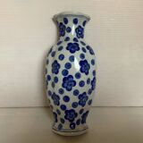 Bouquetière vase of blue flowers