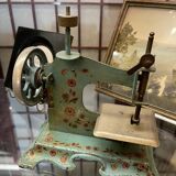 Miniature sewing machine