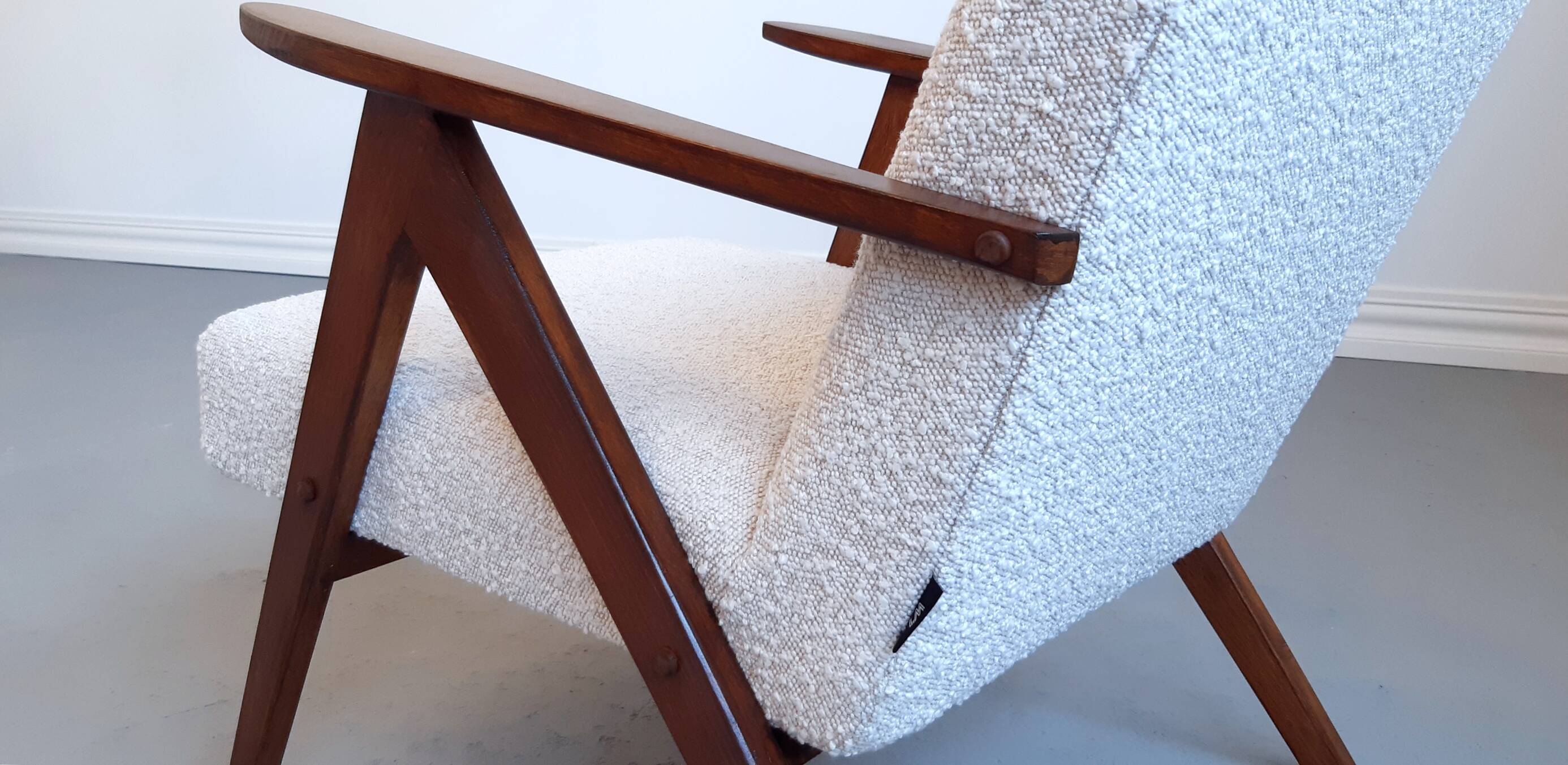 1960 model B 310 var mid century chair in ivory boucle