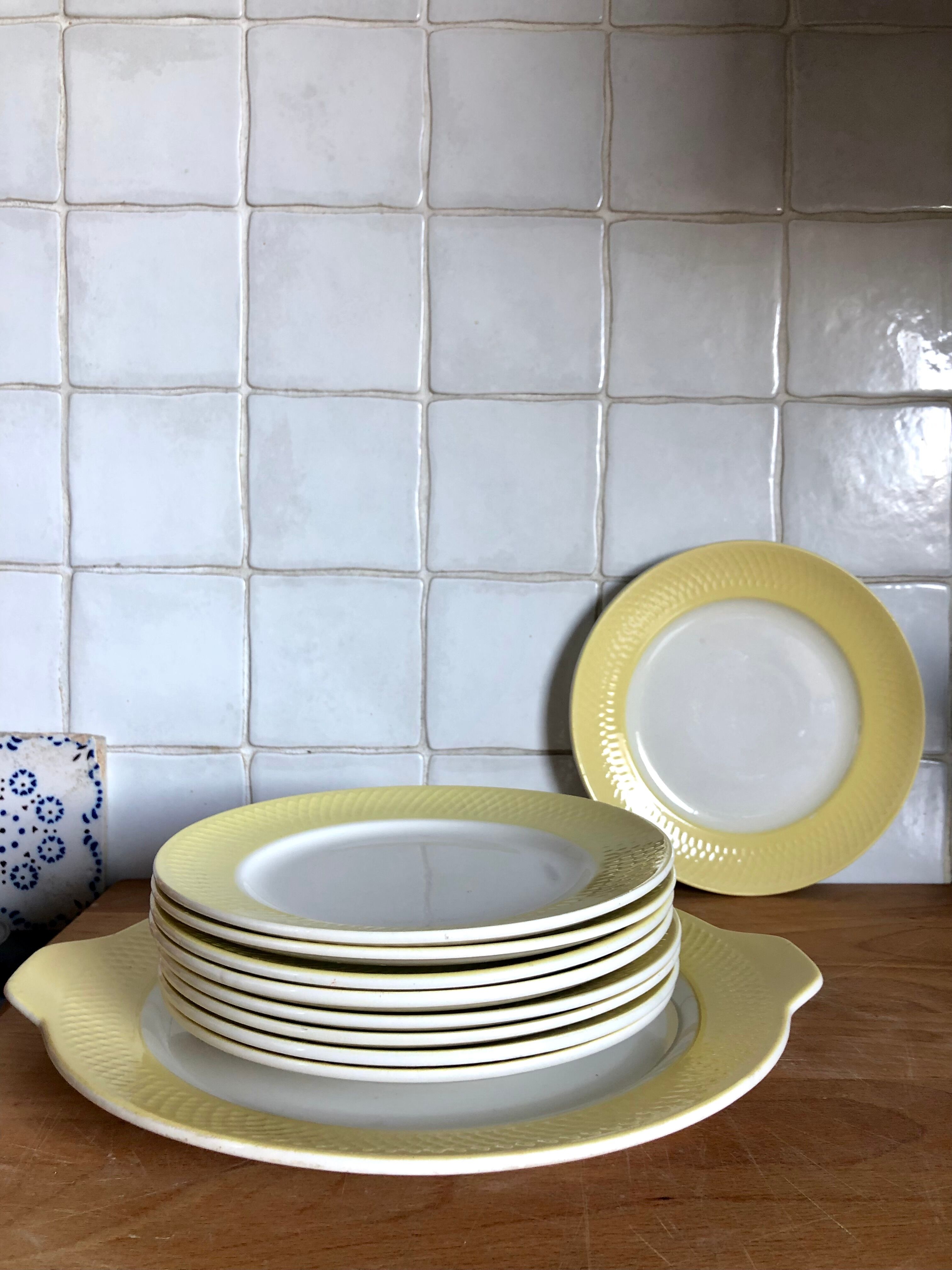 Dessert service, cake dish and plates