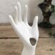 Duo de mains baguier blanches