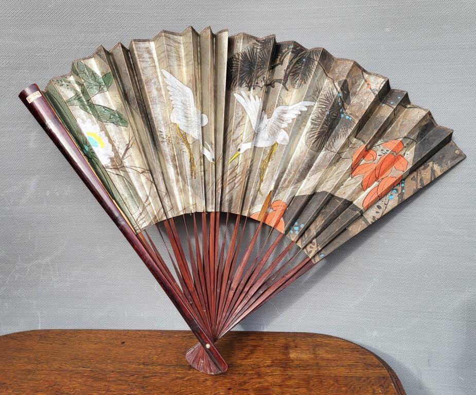 Grand éventail Art Déco grues et Amour en cage