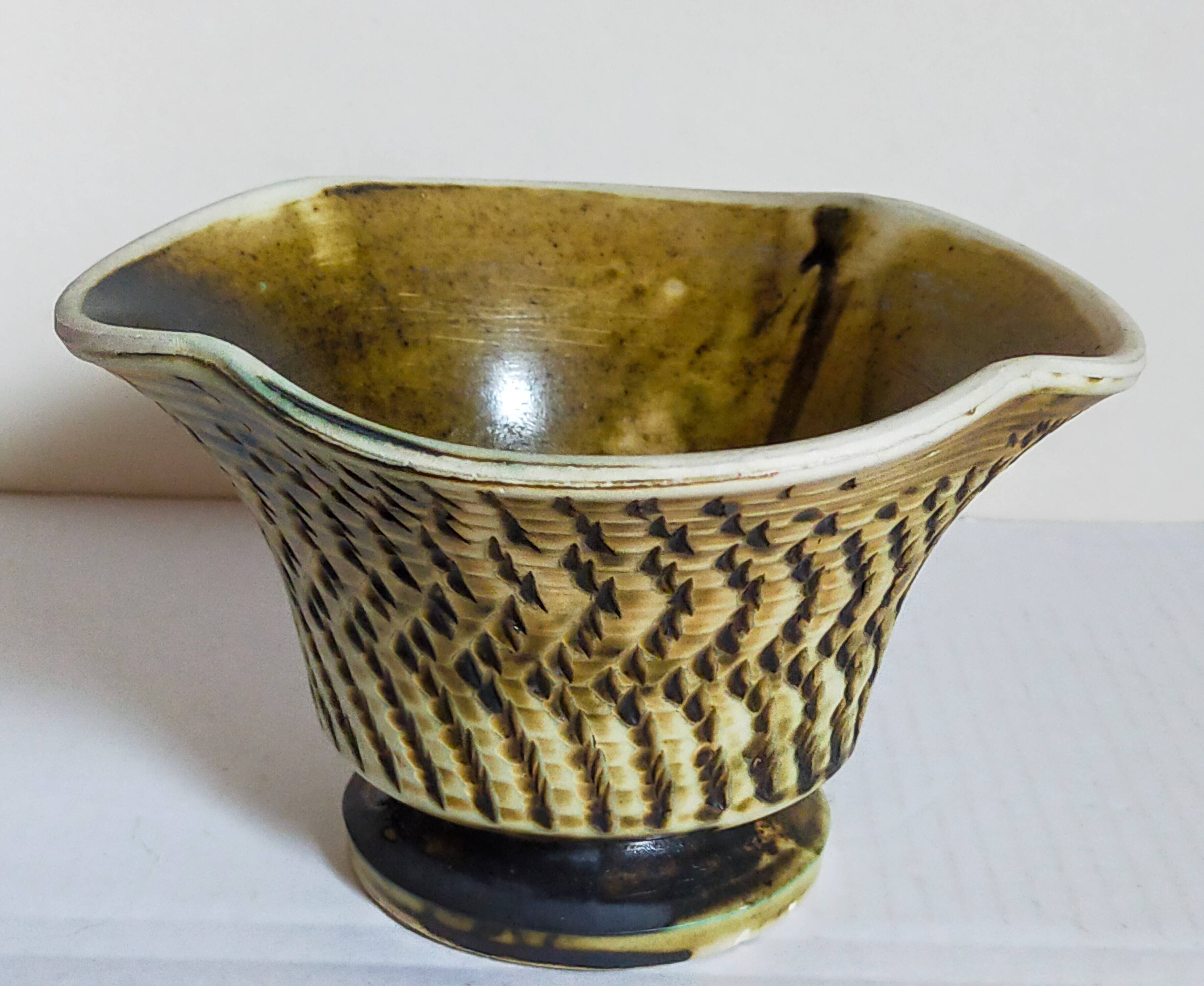 Ceramic planter with vintage scarifications from the 1950s