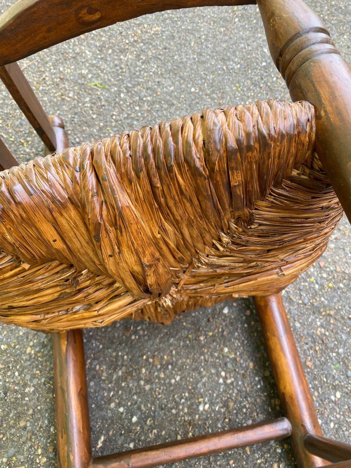 Réhausseur chaise haute enfant du 19ème en bois massif paillée