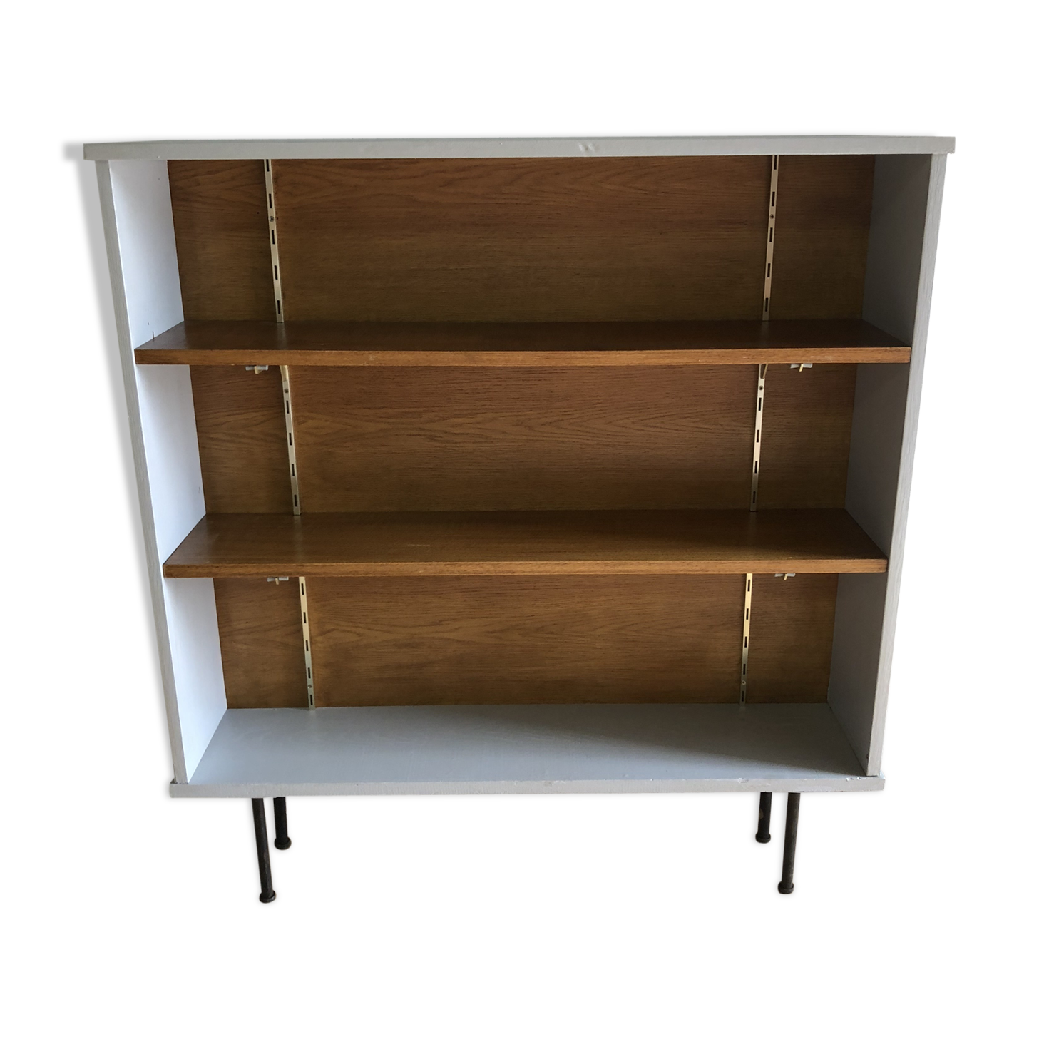 Shallow vintage library