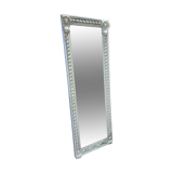 Miroir patiné beige avec des têtes de femme