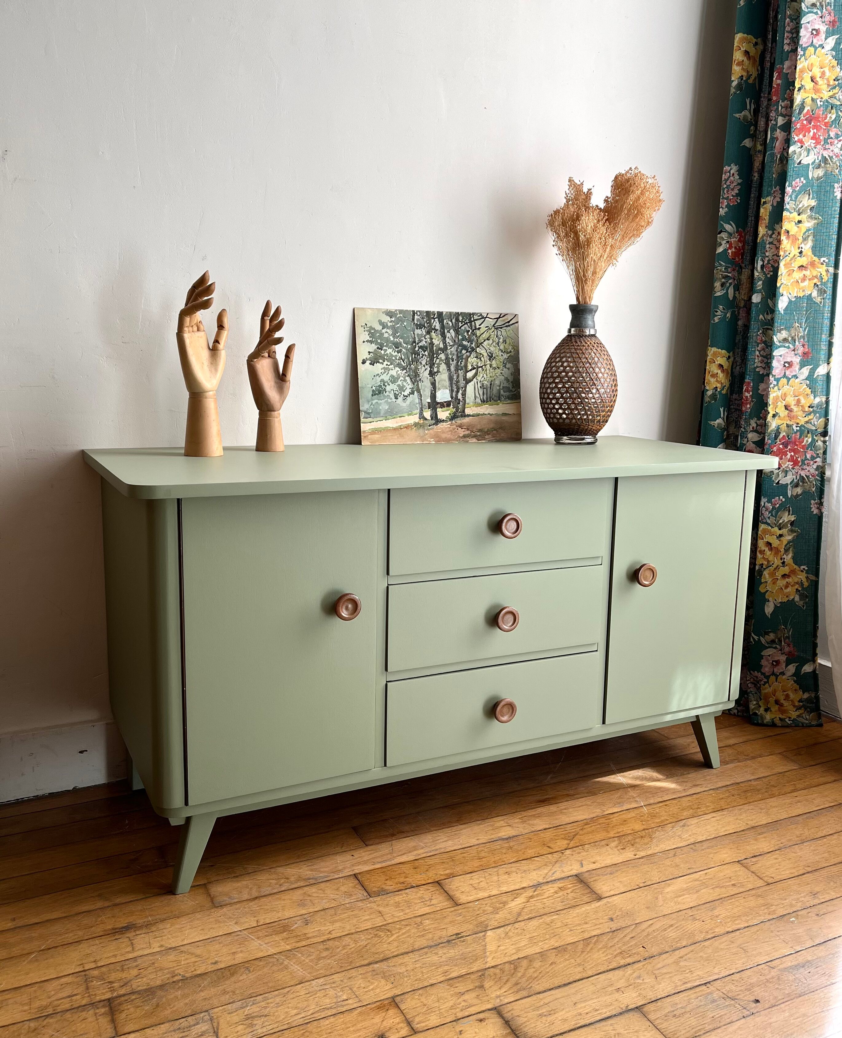 Vintage bass sideboard