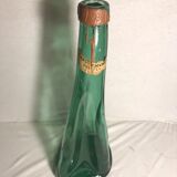 Ancienne bouteille verre moulé vert forme arrondie