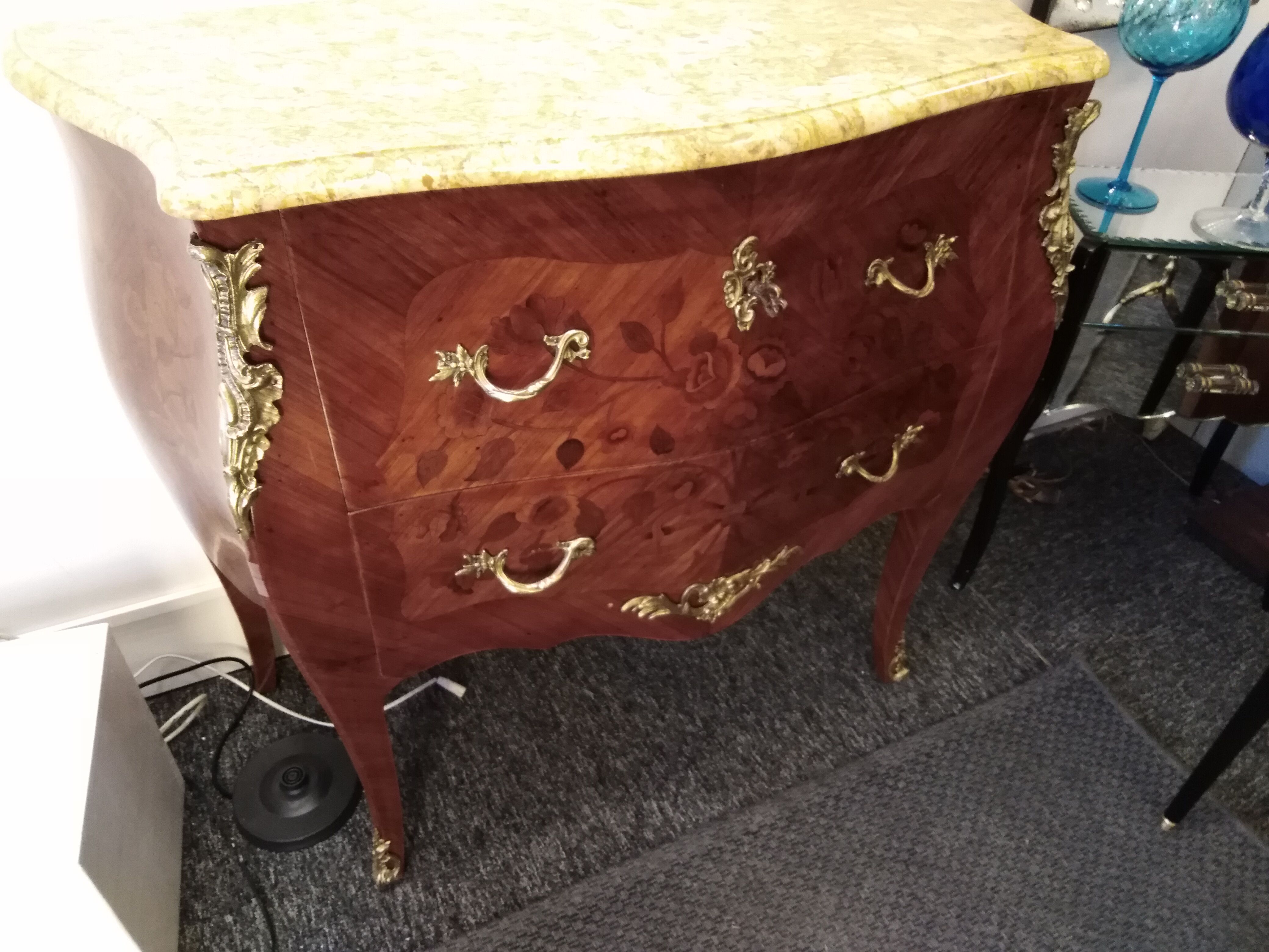 Commode style Louis XV dessus de marbre