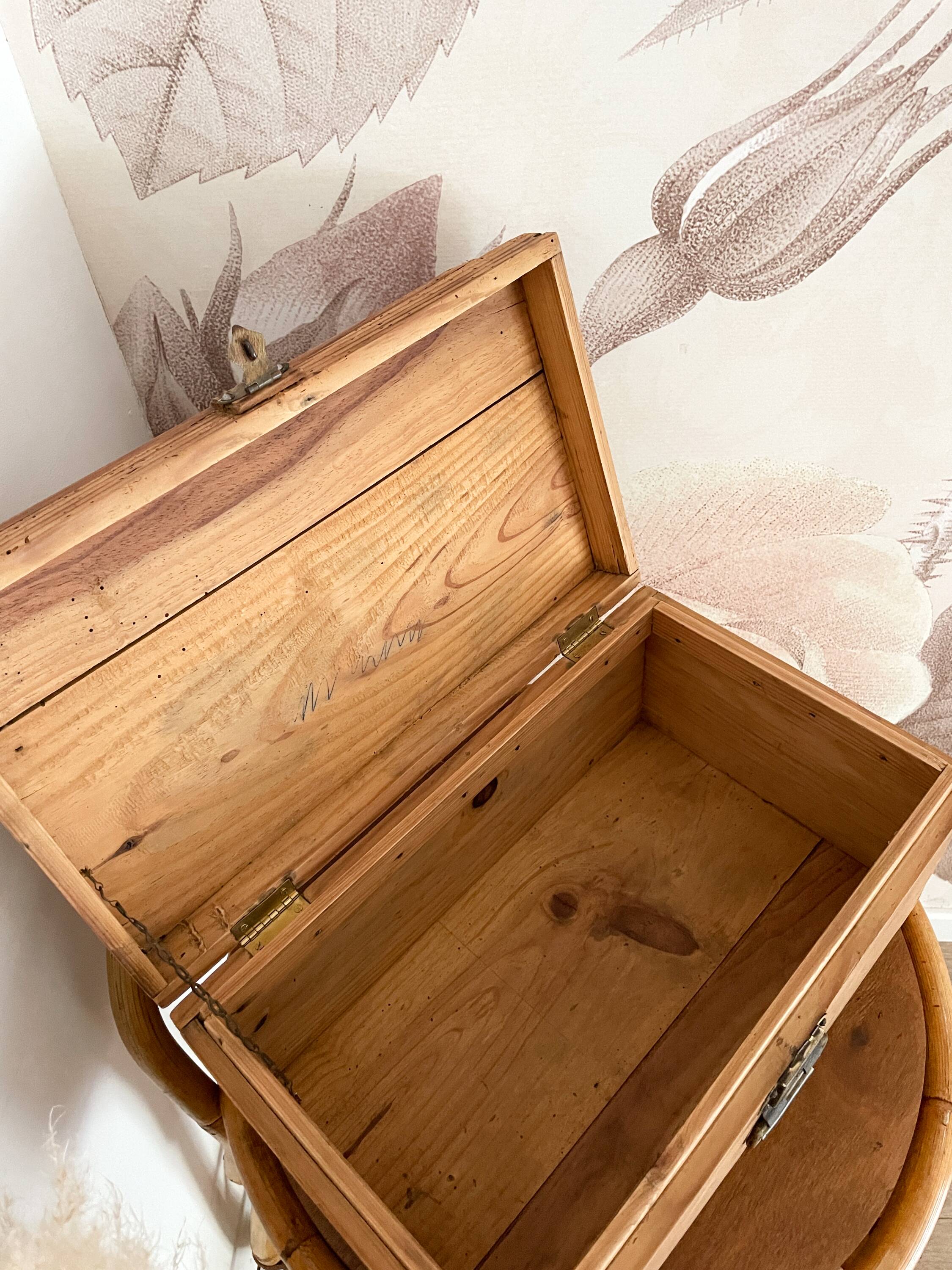 Antique solid pine chest - 41 x 25 x 20