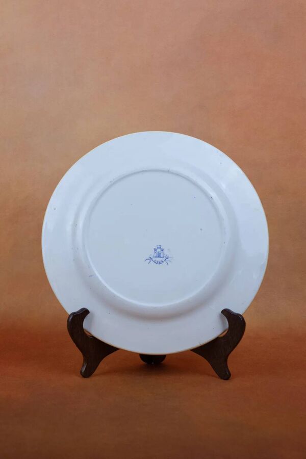 Assiette XIXème en faïence de Gien style renaissance italienne