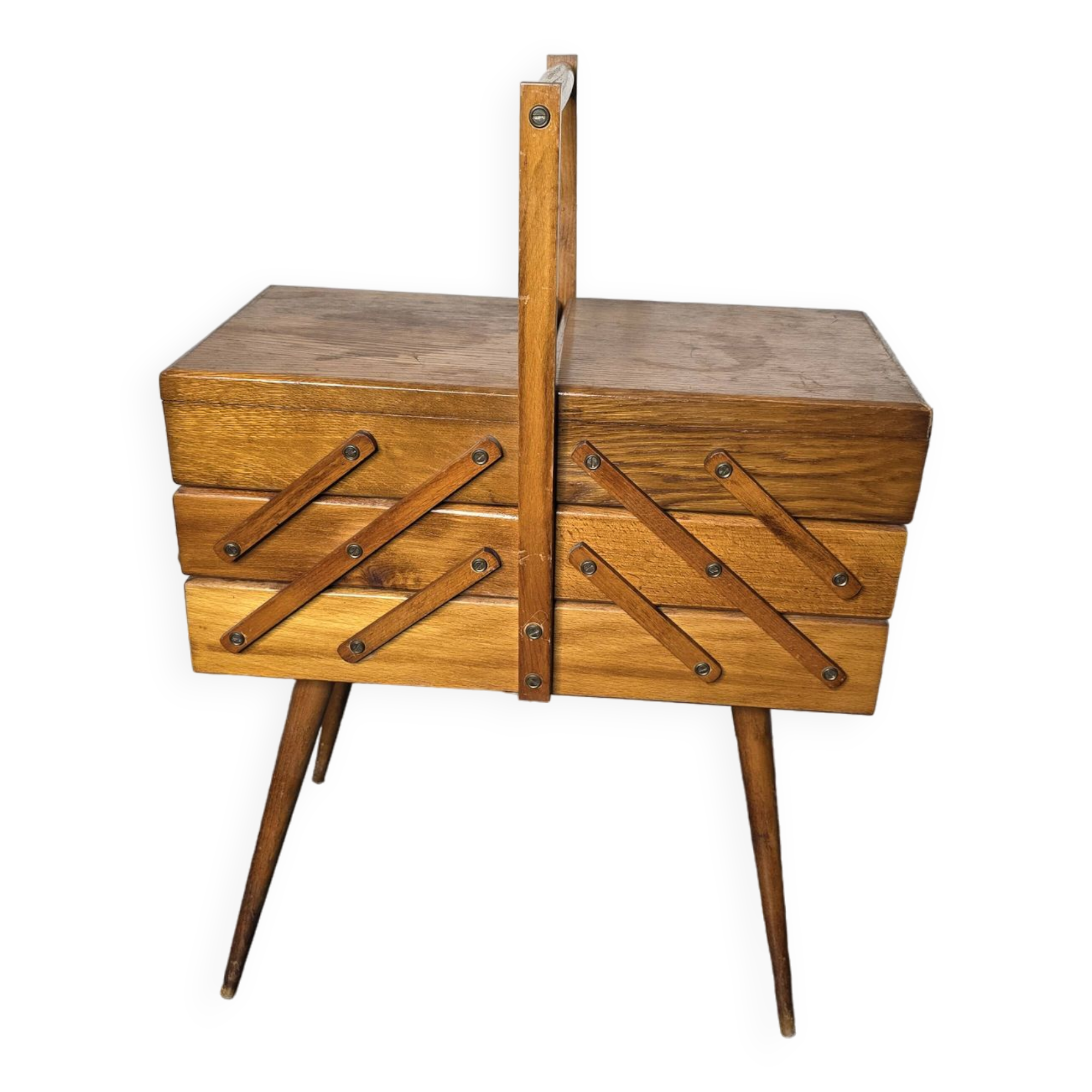 oak worker with sewing kit