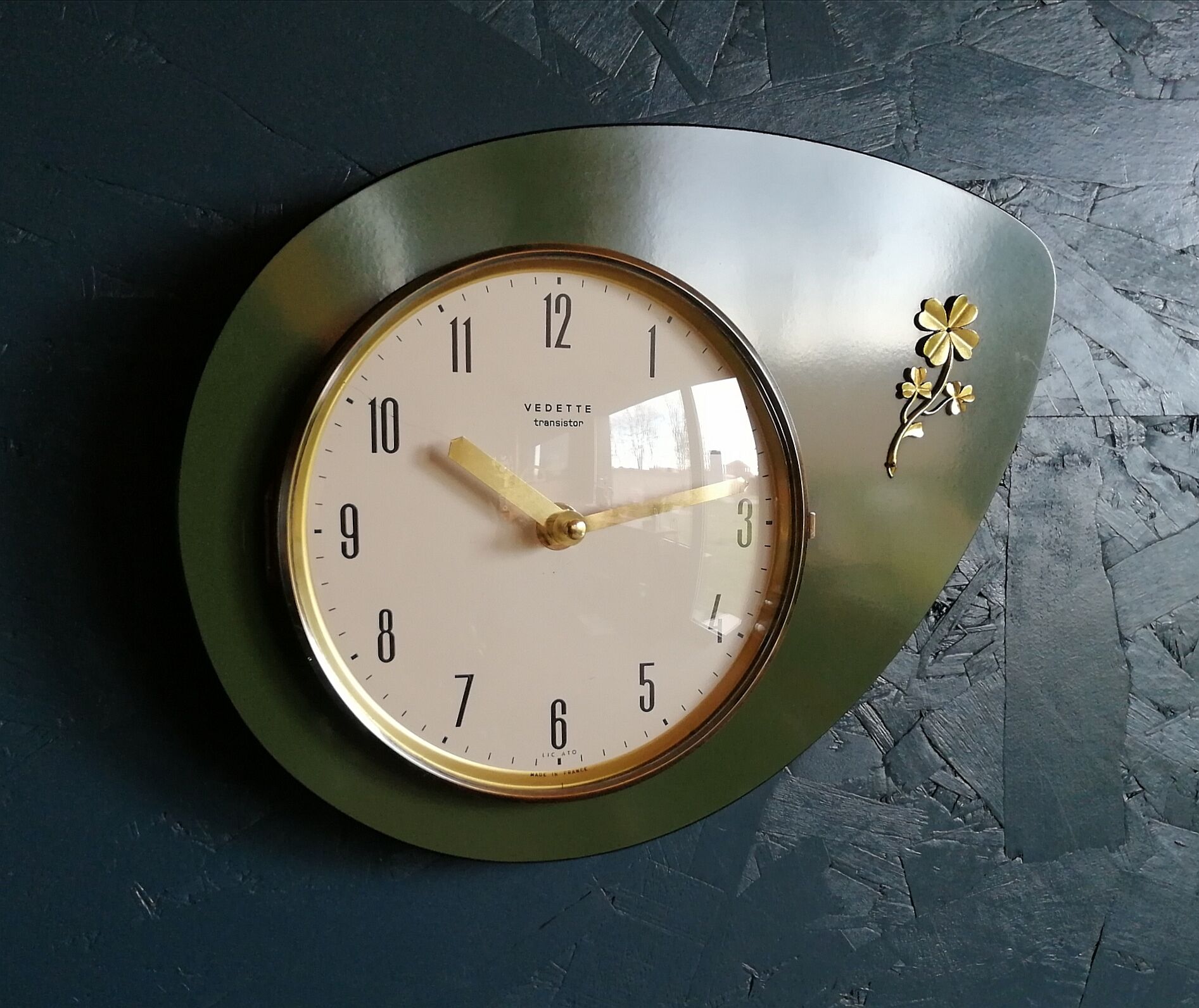 Vintage formica clock silent wall clock "golden green star"