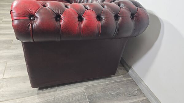 Canapé en cuir de style Chesterfield