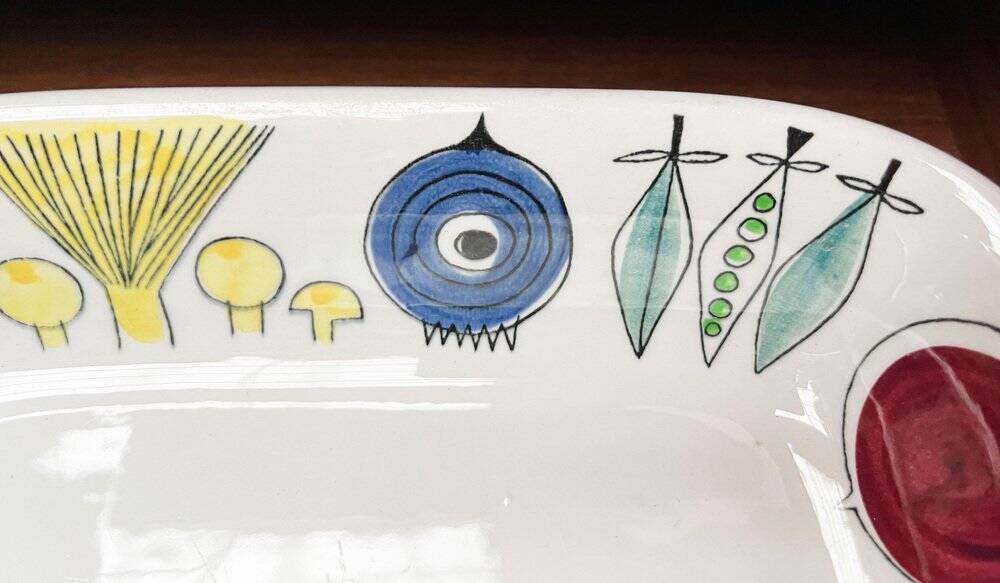 Mid-Century decorative bowl plate in Swedish ceramic, Picknick by Marianne Westman for Rörstrand, 1950s.