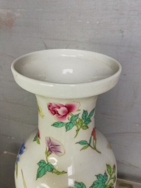 Vase - Porcelain - Flowers - China - Second half of the twentieth century