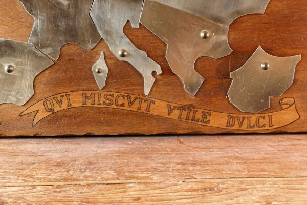 Planisphère en bois et inox, art populaire, 1974