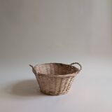 Round wicker basket in light wood