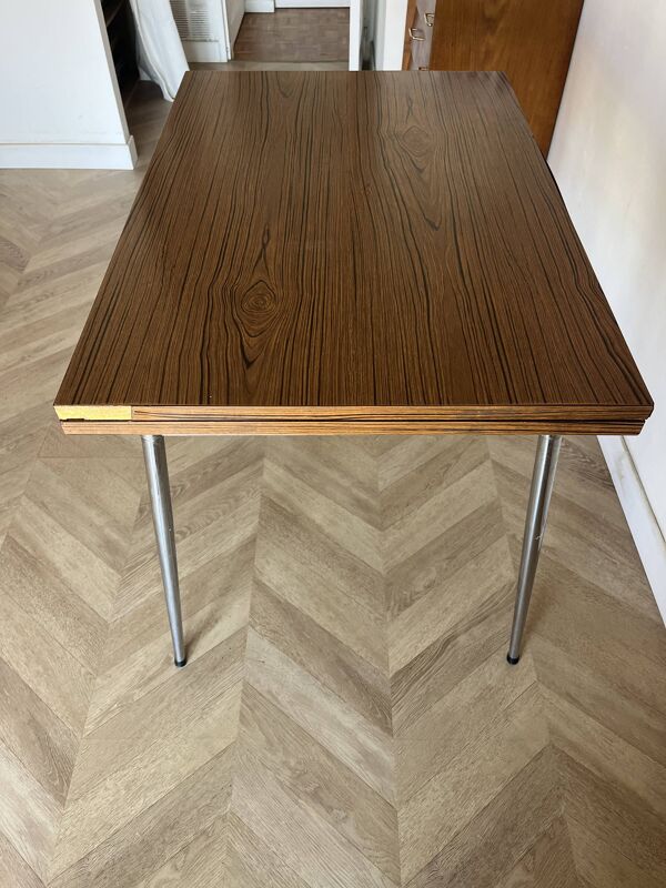 Table de cuisine vintage extensible Formica effet bois piètement chromé