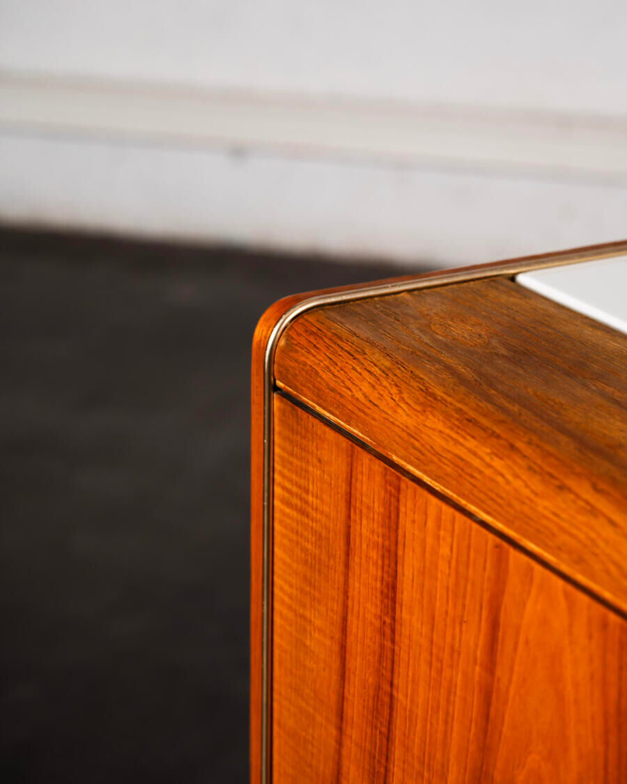 Buffet landsman white glass top