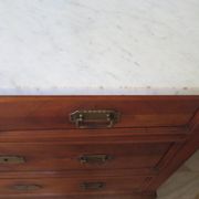 Louis Philippe style chest of drawers with 4 drawers in solid walnut and marble, 1900-1950.