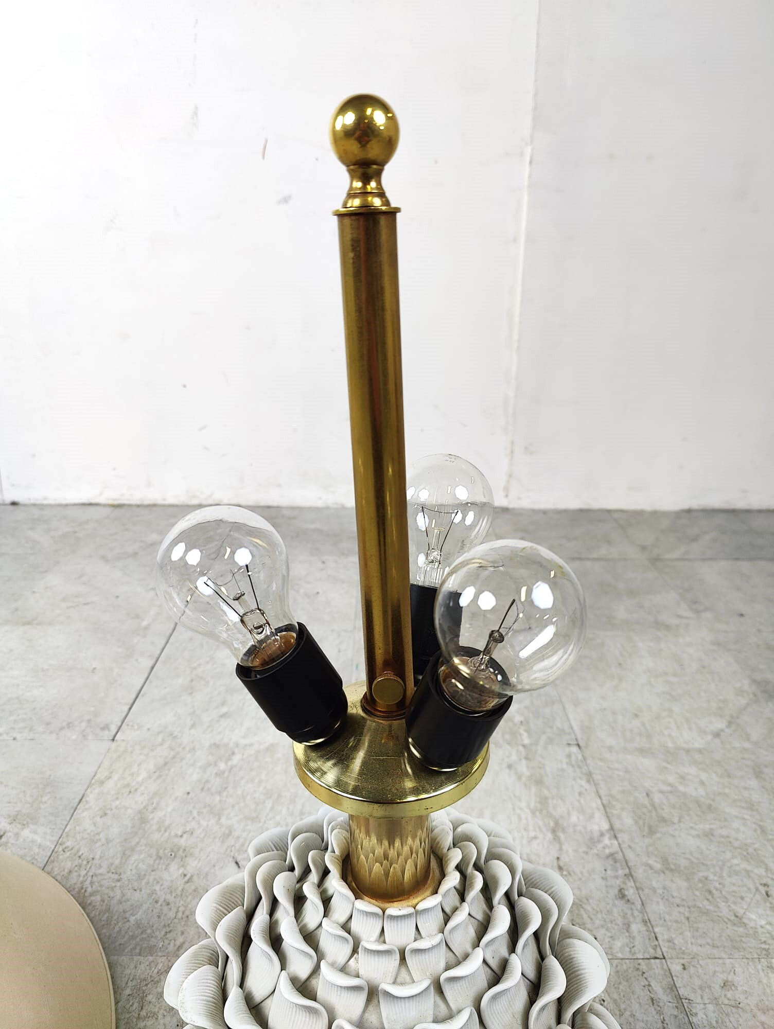 Vintage Italian ceramic artichoke table lamp, 1960s
