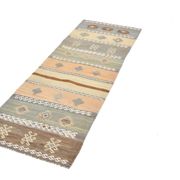 Tapis coureur vintage en kilim rayé vert clair, 63x180 cm