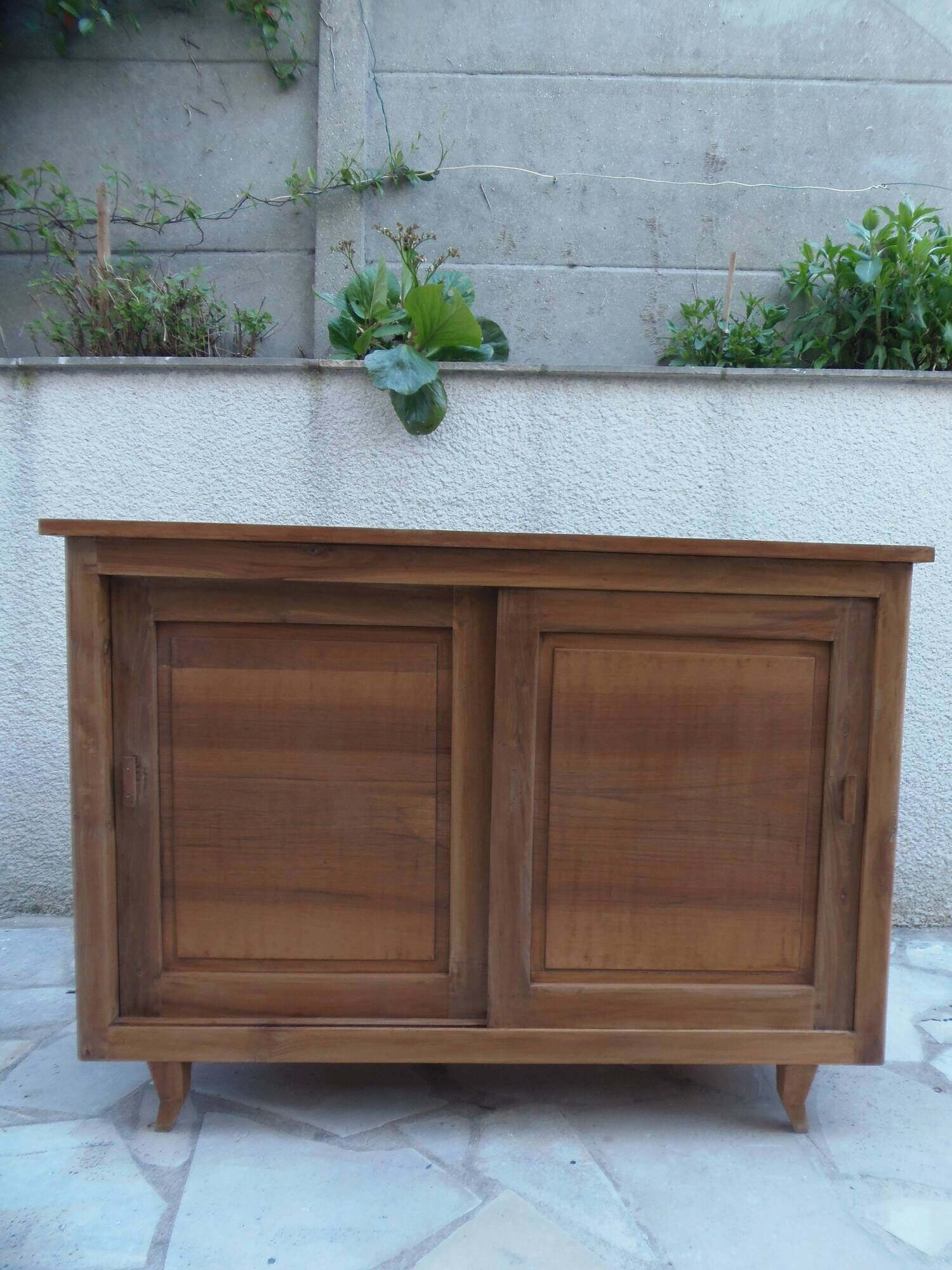 Vintage wooden buffet with a waxed finish, 2 sliding doors.