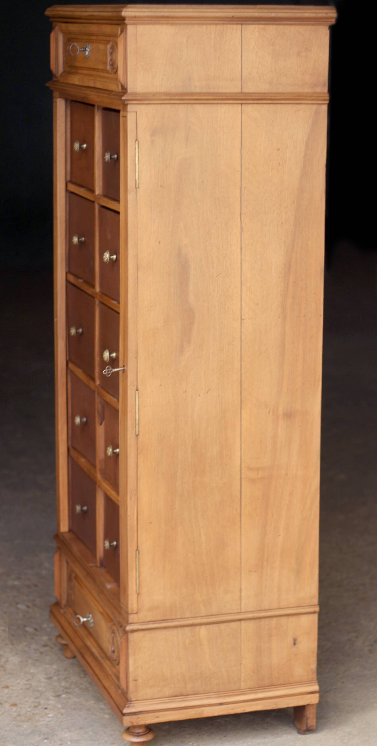 Magnificent notary's cabinet in walnut (late 19th century).