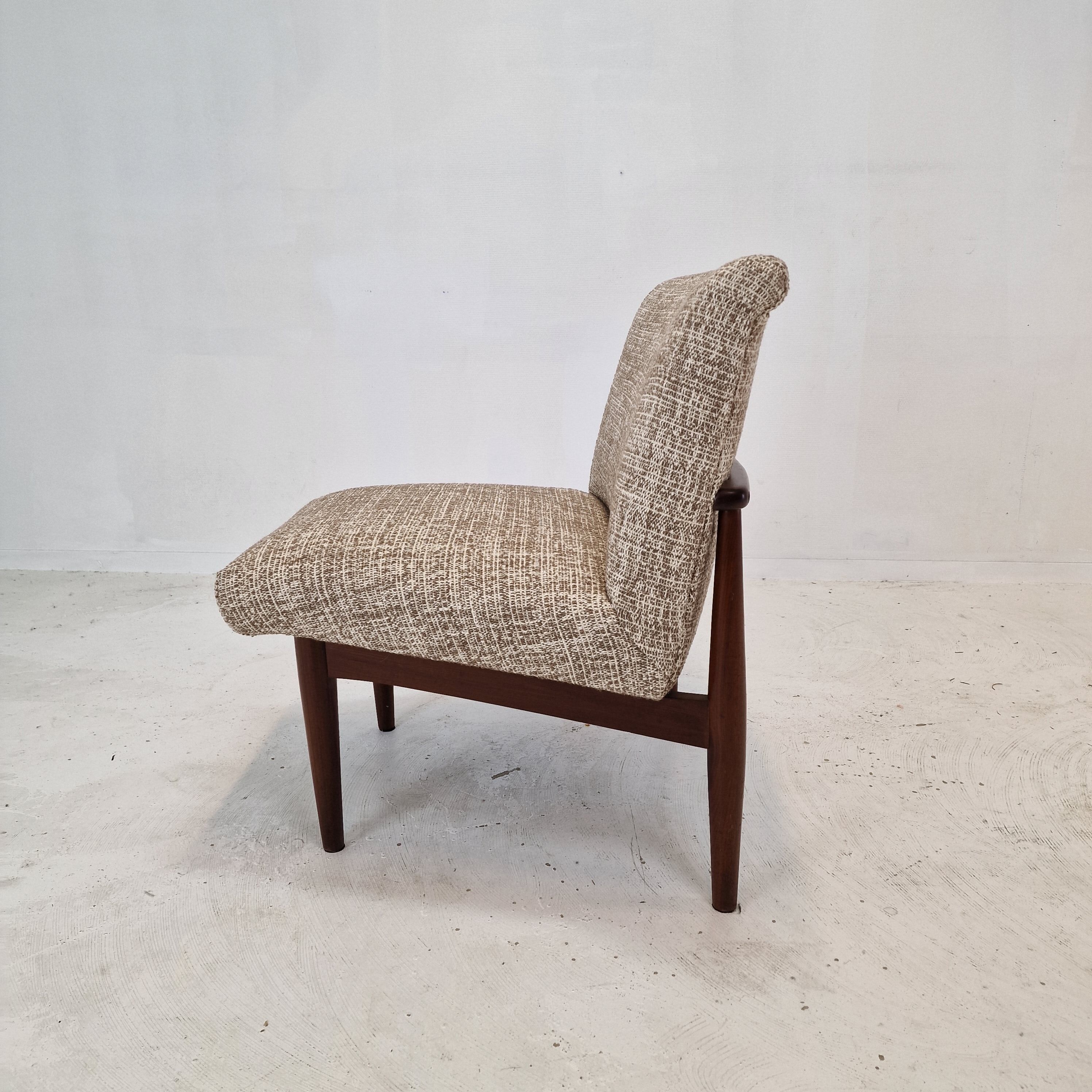 Mid-century round bench in teak Denmark 1960s