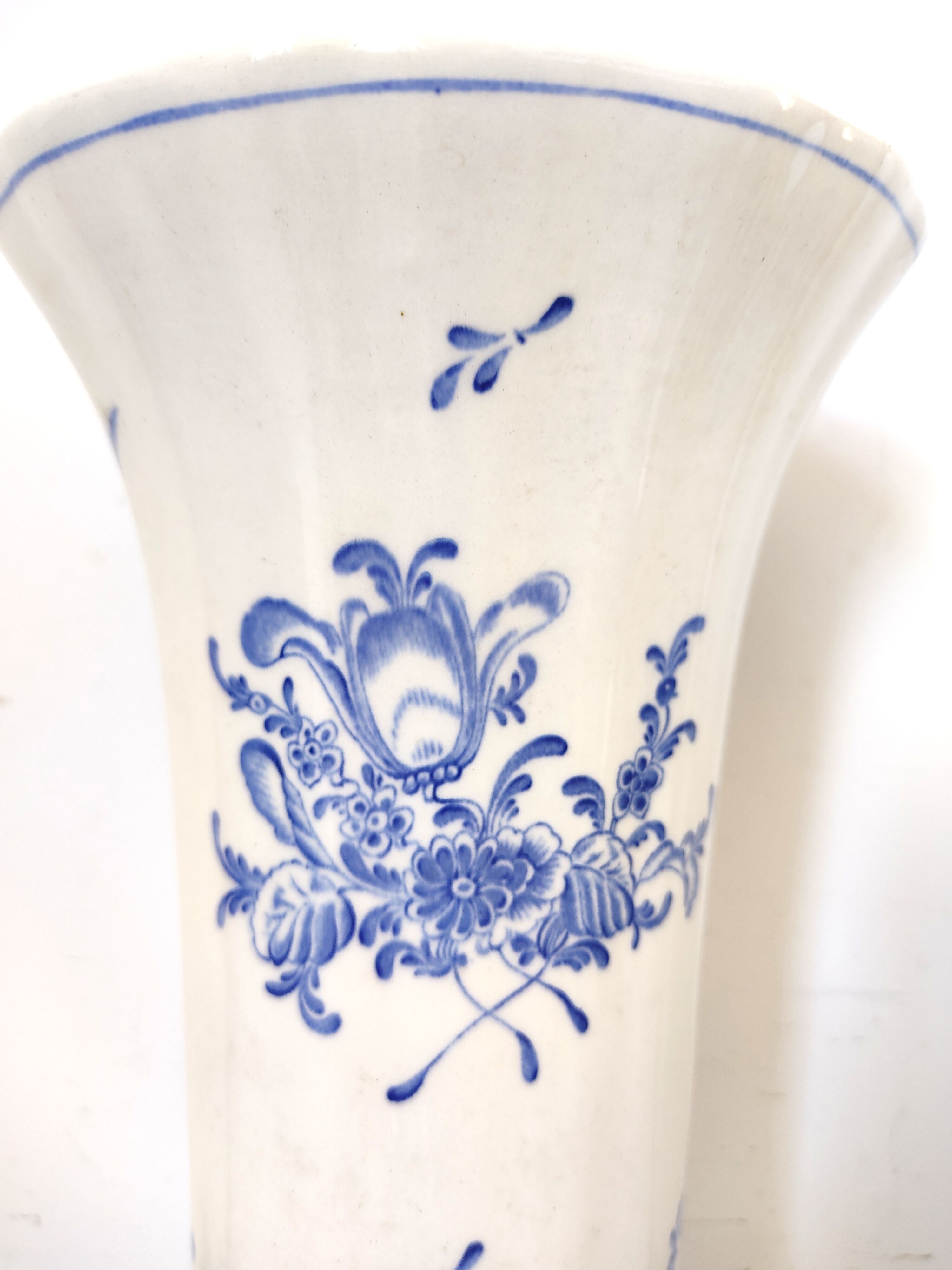 Boch La Louvière vase Blue and white